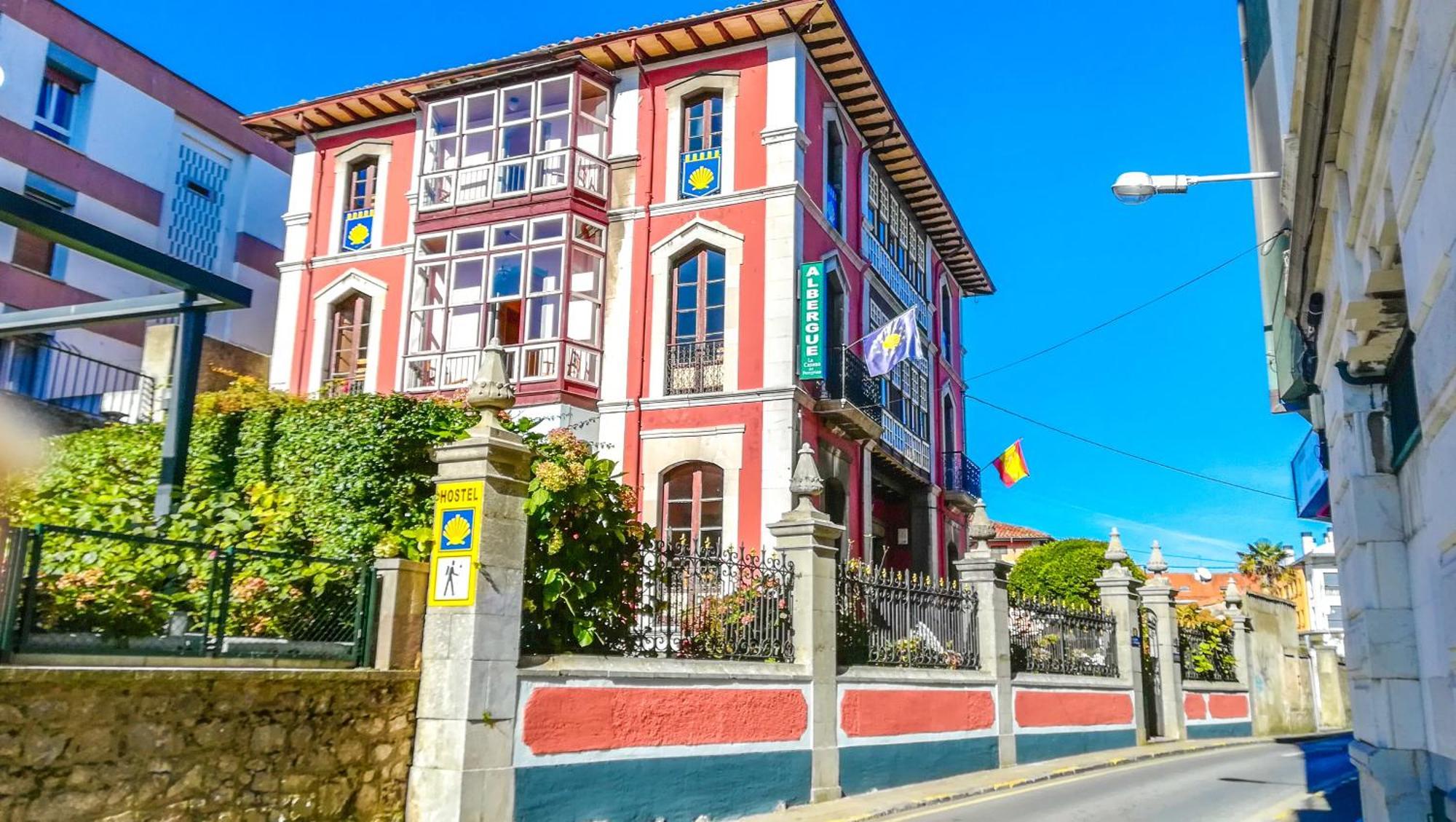 Albergue La Casona Del Peregrino 라네스 외부 사진